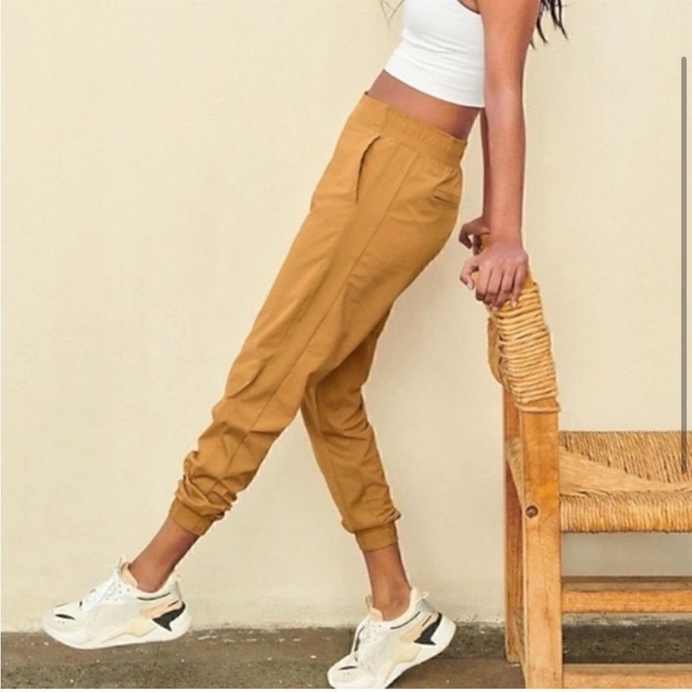 Athleta Brookyln Textured Jogger Pant Tuscan Gold